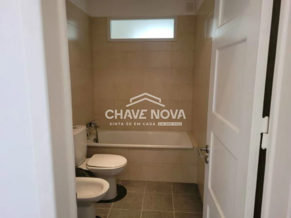 Apartamento T2 para Arrendamento em Santo António Foto 8