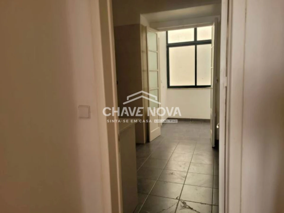 Apartamento T2 para Arrendamento em Santo António Foto 12