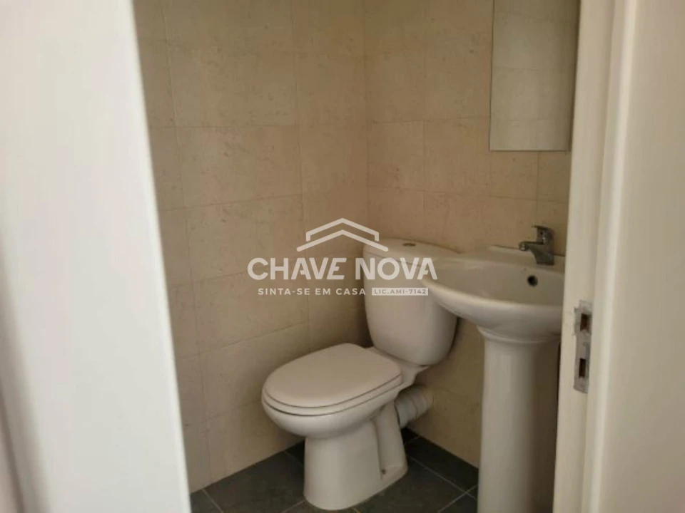Apartamento T2 para Arrendamento em Santo António Foto 15