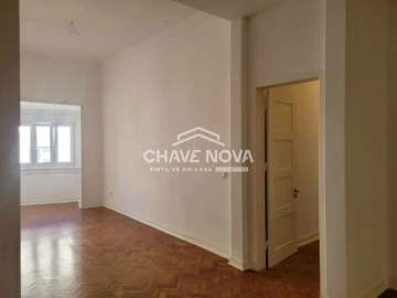 Apartamento T2 para Arrendamento em Santo António
