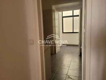 Apartamento T2 para Arrendamento em Santo António