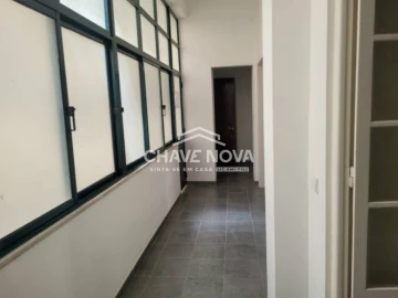 Apartamento T2 para Arrendamento em Santo António