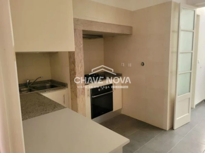 Apartamento T2 para Arrendamento em Santo António Foto 10