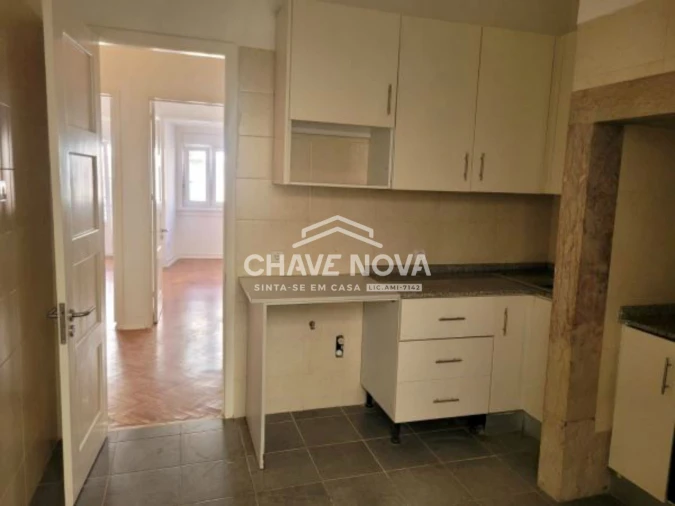 Apartamento T2 para Arrendamento em Santo António Foto 11