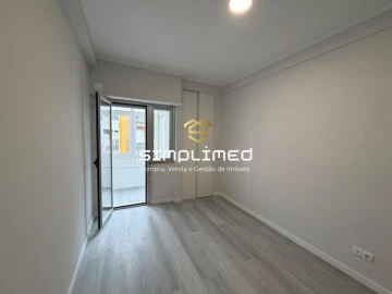 Apartamento T2 para Venda em Oeiras e São Julião da Barra, Paço de Arcos e Caxias