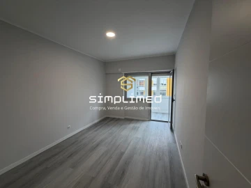 Apartamento T2 para Venda em Oeiras e São Julião da Barra, Paço de Arcos e Caxias