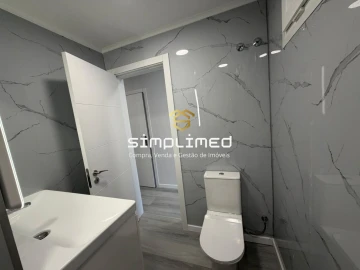 Apartamento T2 para Venda em Oeiras e São Julião da Barra, Paço de Arcos e Caxias