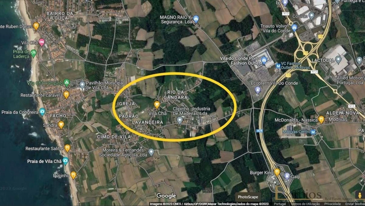 Terreno para Venda em Vila Chã Foto 1