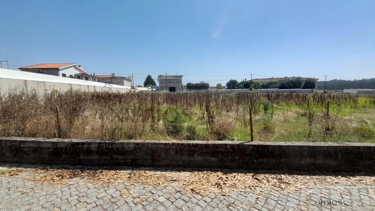 Terreno para Venda em Vilar e Mosteiró Foto 3