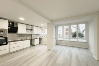 Apartamento T2 para Venda em Oeiras e São Julião da Barra, Paço de Arcos e Caxias
