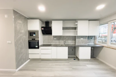 Apartamento T2 para Venda em Oeiras e São Julião da Barra, Paço de Arcos e Caxias