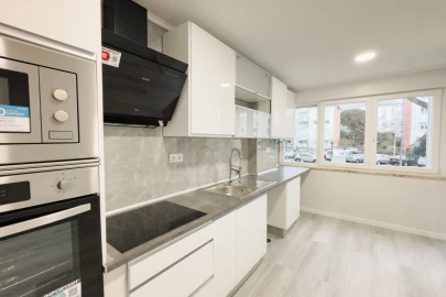 Apartamento T2 para Venda em Oeiras e São Julião da Barra, Paço de Arcos e Caxias