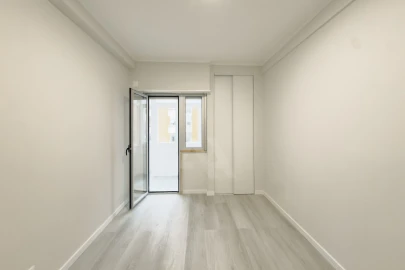 Apartamento T2 para Venda em Oeiras e São Julião da Barra, Paço de Arcos e Caxias