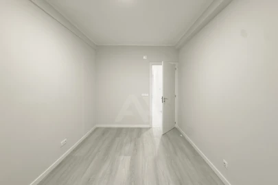 Apartamento T2 para Venda em Oeiras e São Julião da Barra, Paço de Arcos e Caxias