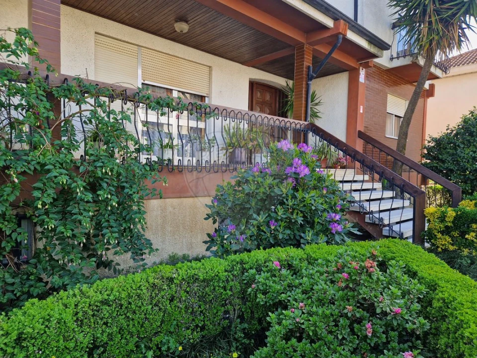 Moradia T7 para Venda em Valongo Foto 2