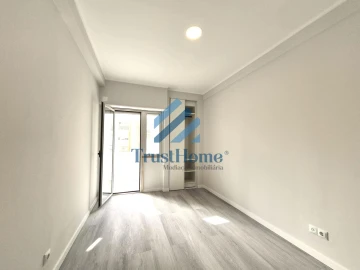 Apartamento T2 para Venda em Oeiras e São Julião da Barra, Paço de Arcos e Caxias