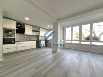 Apartamento T2 para Venda em Oeiras e São Julião da Barra, Paço de Arcos e Caxias