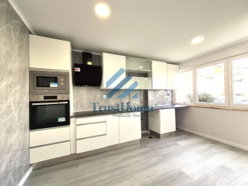 Apartamento T2 para Venda em Oeiras e São Julião da Barra, Paço de Arcos e Caxias
