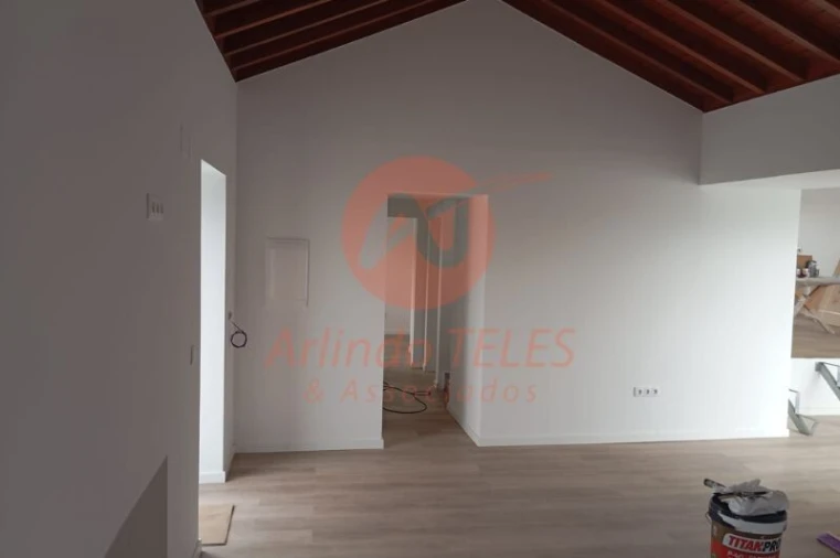 Moradia T3 para Venda em Praia da Vitoria (Santa Cruz) Foto 9