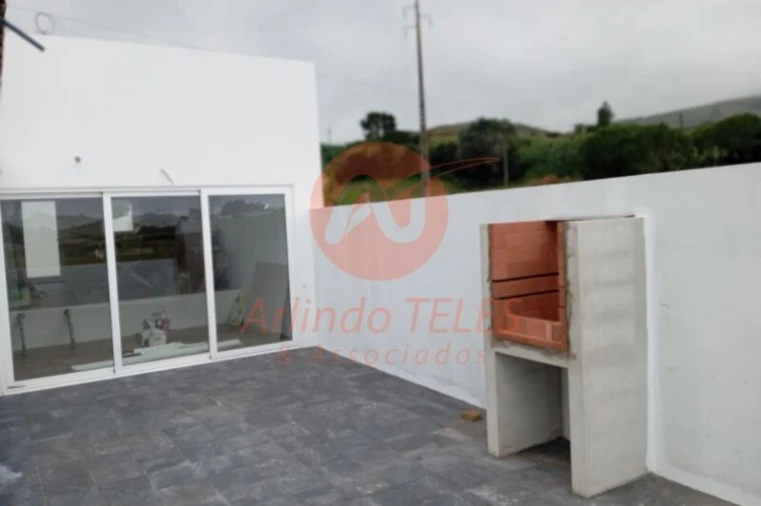 Moradia T3 para Venda em Praia da Vitoria (Santa Cruz) Foto 5