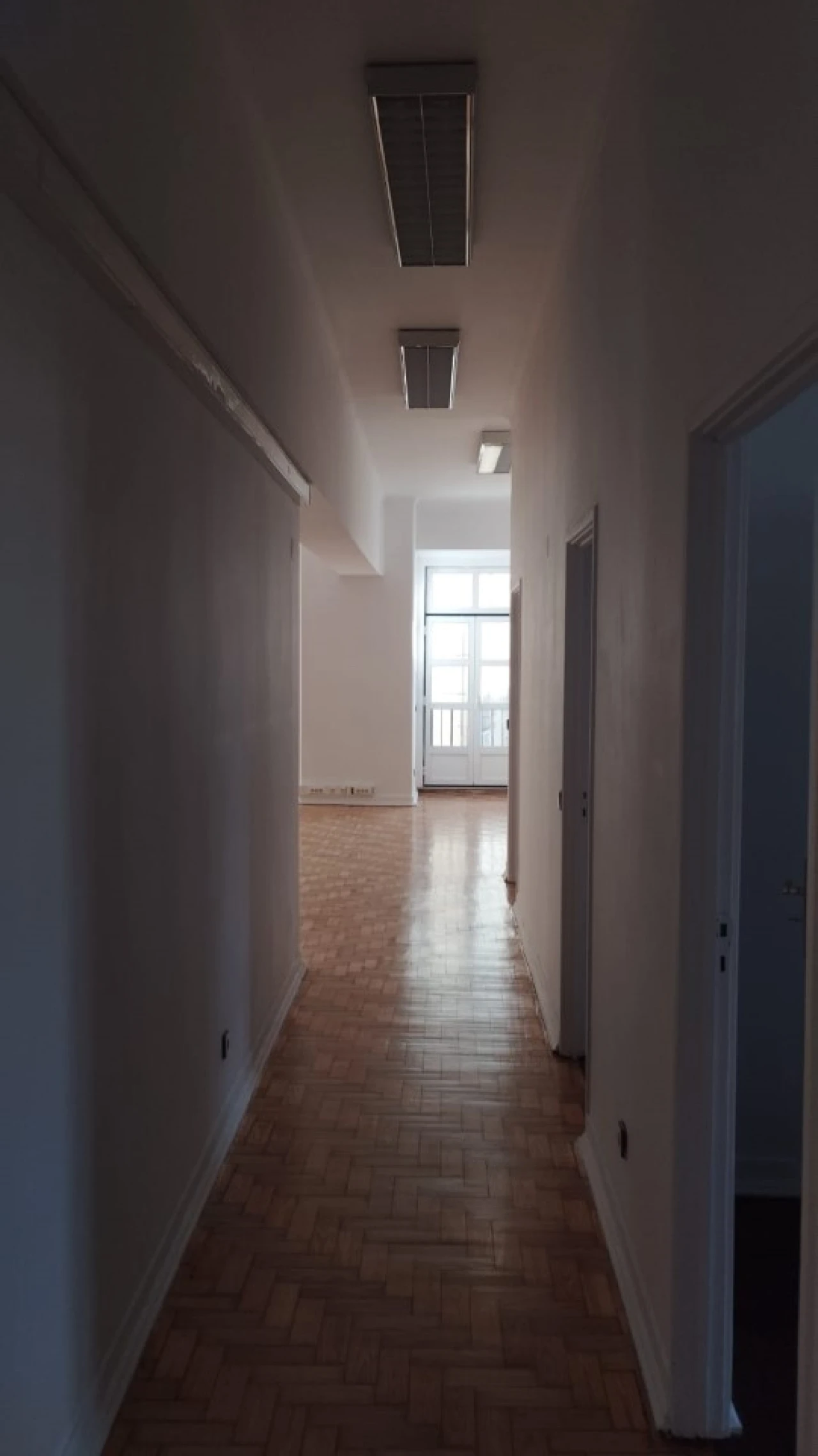 Escritório para Arrendamento em Santa Maria Maior Foto 9