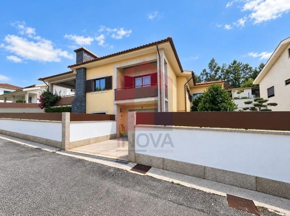 Moradia T3 para Venda em Moure Foto 1