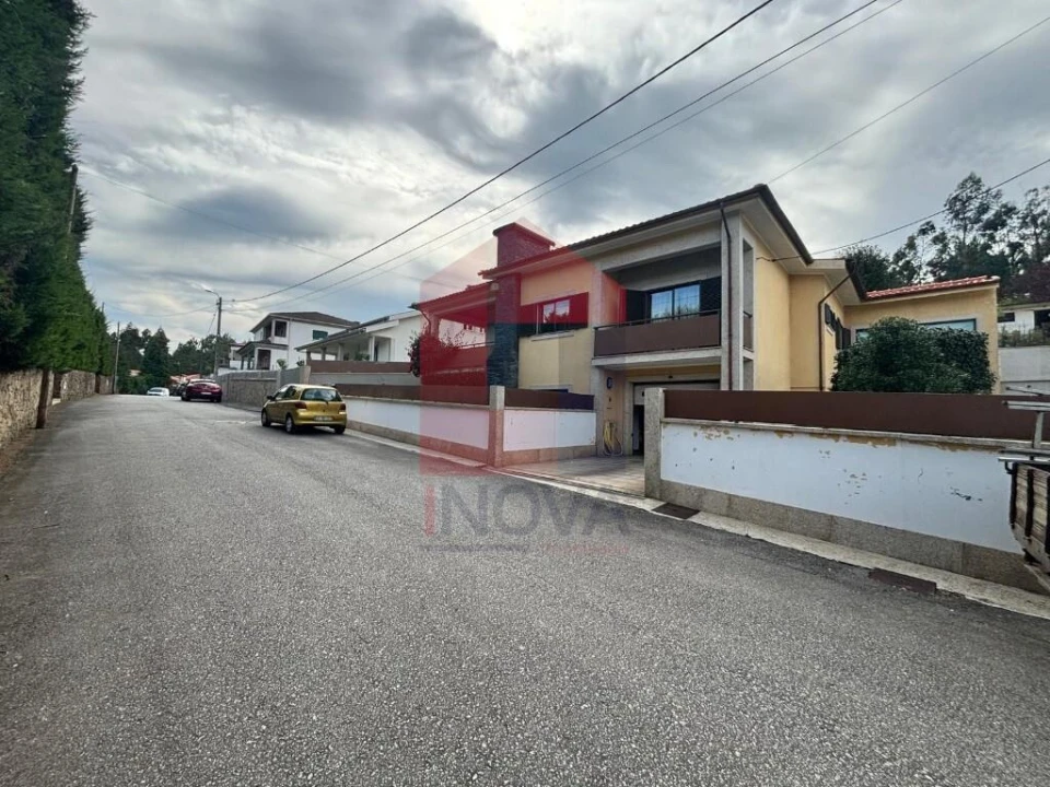 Moradia T3 para Venda em Moure Foto 49