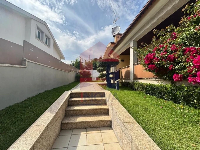 Moradia T3 para Venda em Moure Foto 45