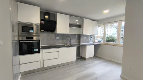 Apartamento T2 para Venda em Oeiras e São Julião da Barra, Paço de Arcos e Caxias