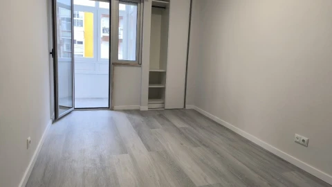 Apartamento T2 para Venda em Oeiras e São Julião da Barra, Paço de Arcos e Caxias