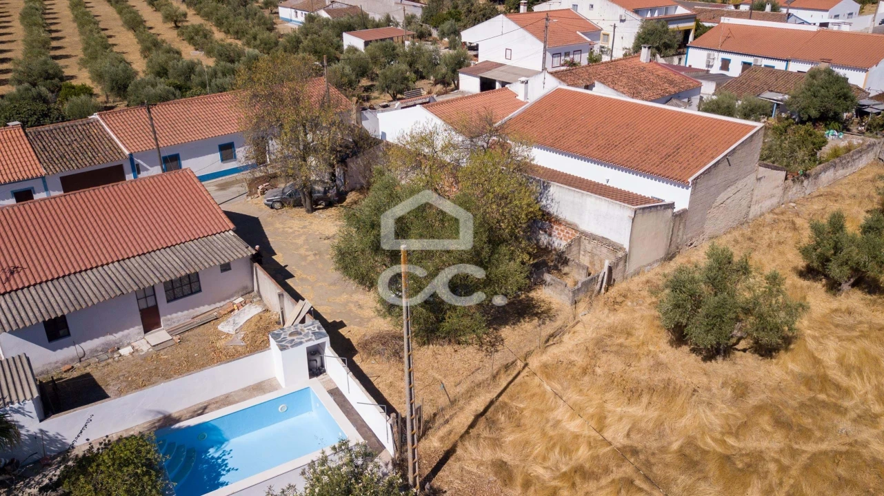 Moradia T2 para Venda em Corval Foto 24