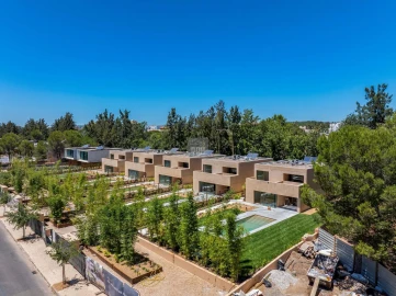 Moradia T4 para Venda em Quarteira