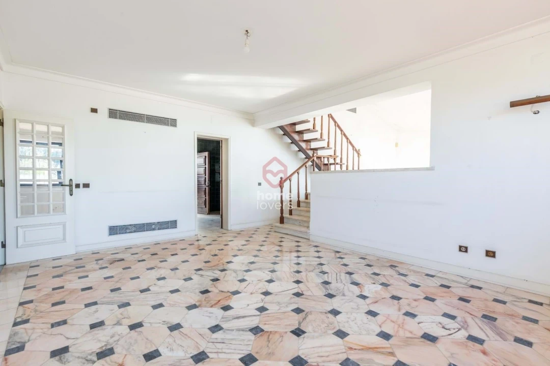 Moradia T6 para Venda em Carcavelos e Parede Foto 14