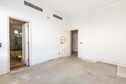 Moradia T6 para Venda em Carcavelos e Parede