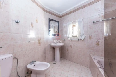 Moradia T6 para Venda em Carcavelos e Parede