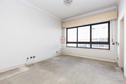 Moradia T6 para Venda em Carcavelos e Parede