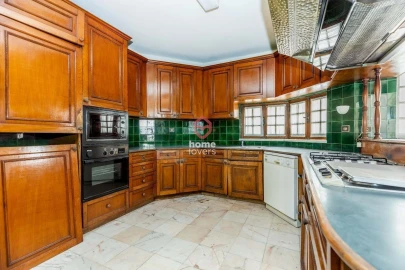 Moradia T6 para Venda em Carcavelos e Parede