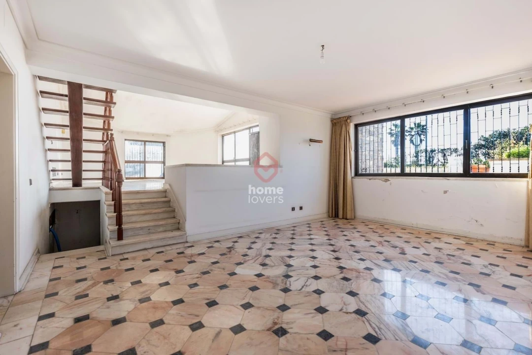 Moradia T6 para Venda em Carcavelos e Parede Foto 10