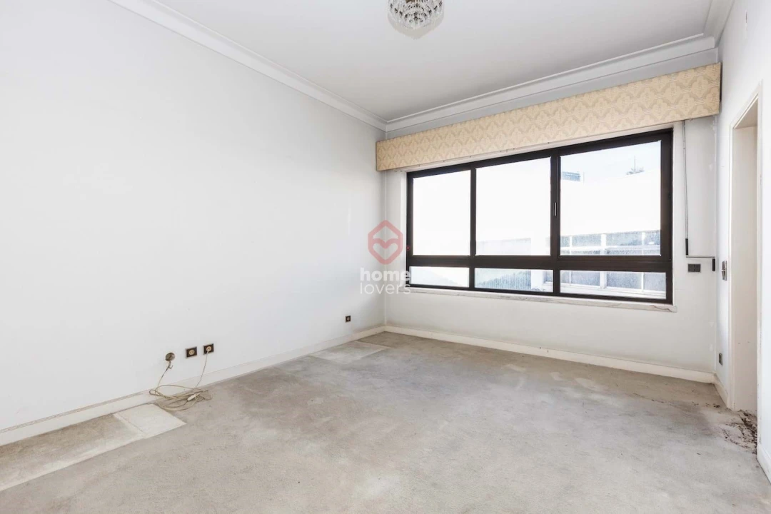 Moradia T6 para Venda em Carcavelos e Parede Foto 25