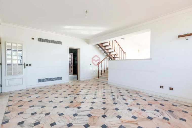 Moradia T6 para Venda em Carcavelos e Parede Foto 14