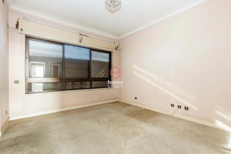 Moradia T6 para Venda em Carcavelos e Parede Foto 31