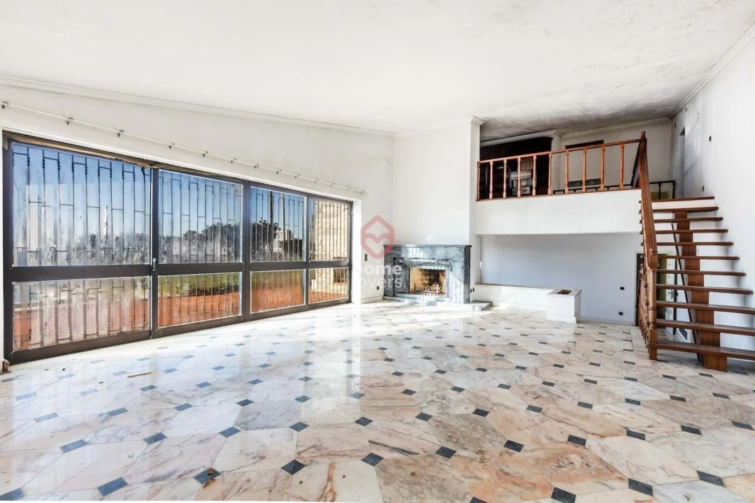 Moradia T6 para Venda em Carcavelos e Parede Foto 8