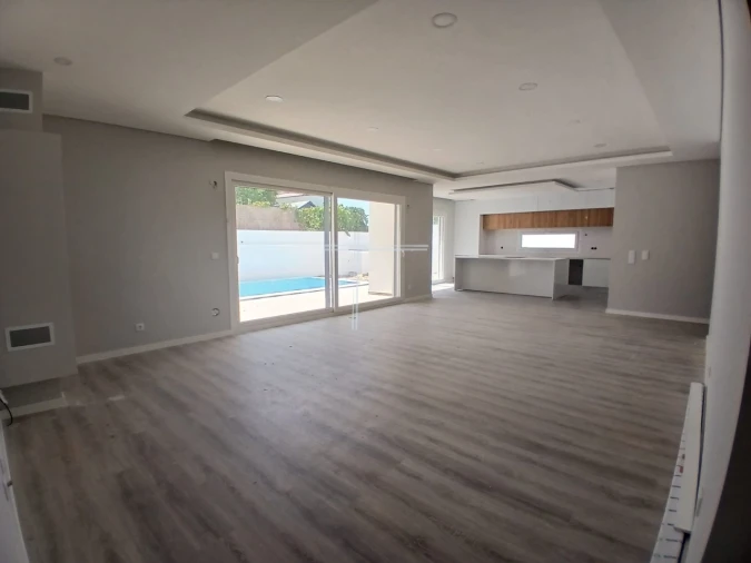 Moradia T4 para Venda em Azeitão (São Lourenço e São Simão) Foto 6