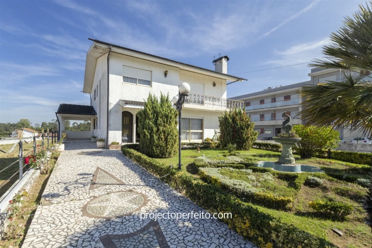 Moradia T4 para Venda em Nogueira da Regedoura Foto 1