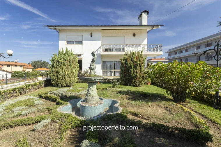 Moradia T4 para Venda em Nogueira da Regedoura Foto 2