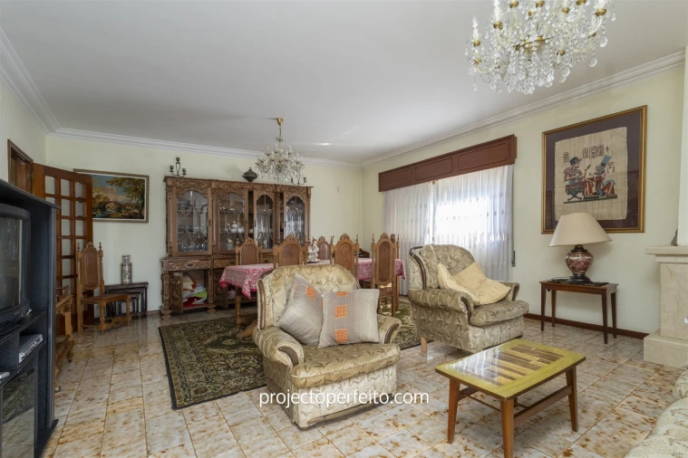 Moradia T4 para Venda em Nogueira da Regedoura Foto 6