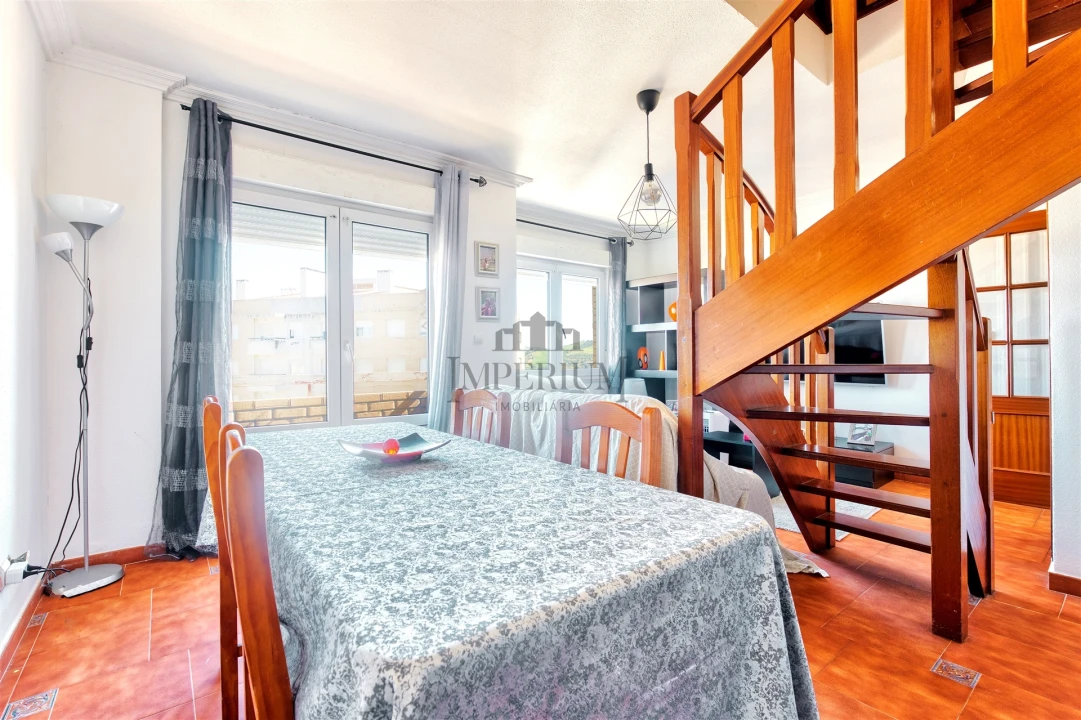 Apartamento T2 para Venda em Carregado e Cadafais Foto 22