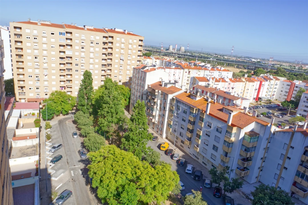 Apartamento T2 para Venda em Carregado e Cadafais Foto 37