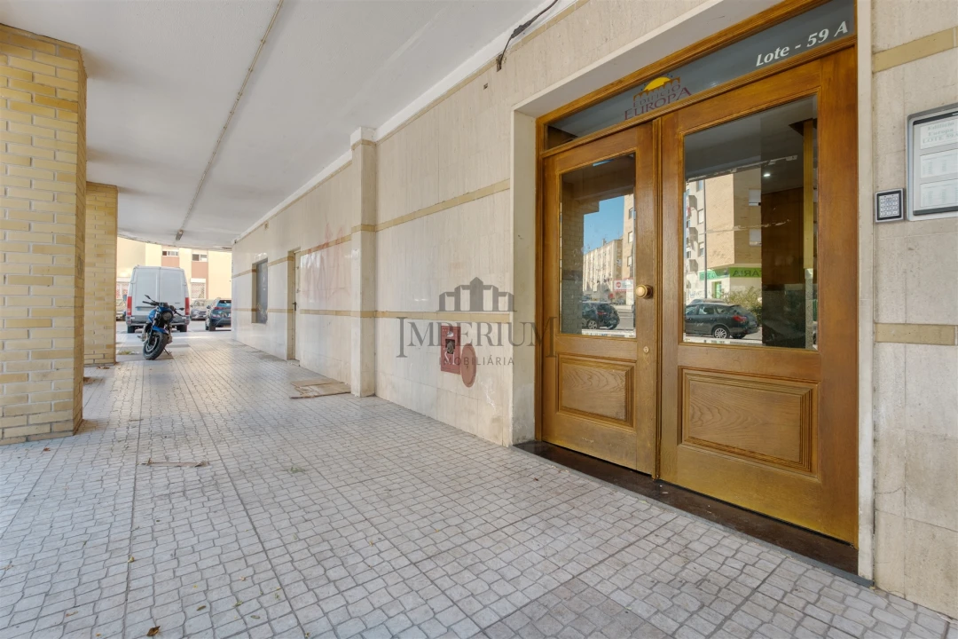 Apartamento T2 para Venda em Carregado e Cadafais Foto 31