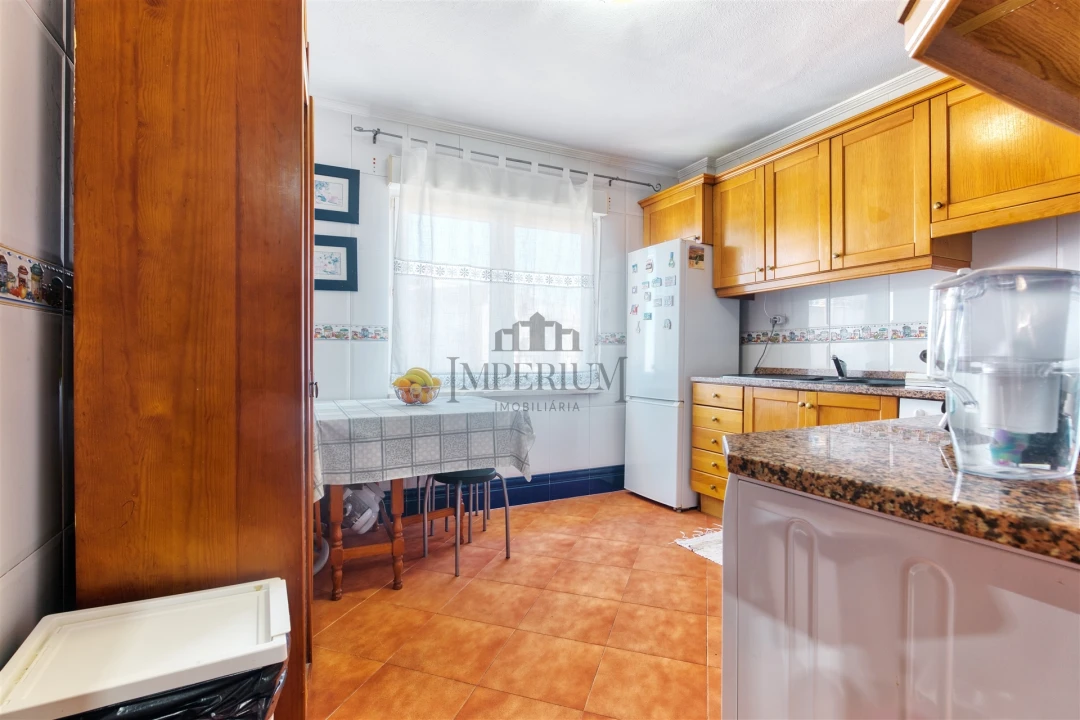 Apartamento T2 para Venda em Carregado e Cadafais Foto 13